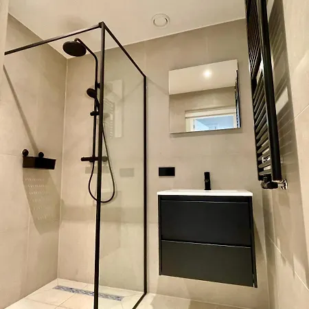 Charming Serviced Studio 40m2 -mnl C- Apartment